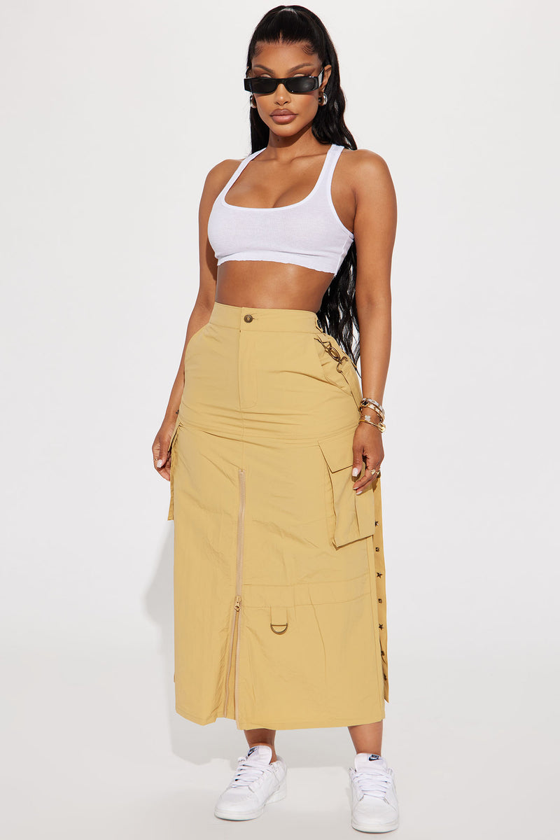 Fashion nova hotsell suspender skirt