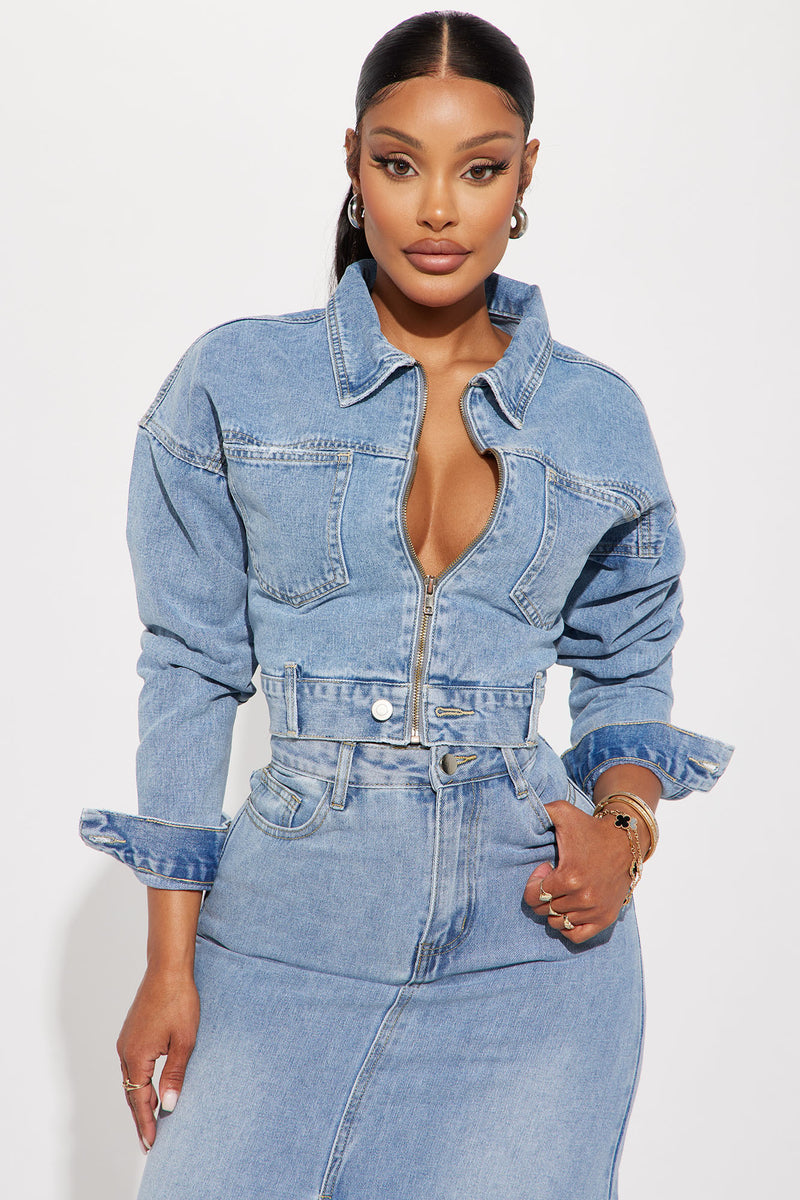 Full denim look details for Tiwa // cropped trucker w/ flared