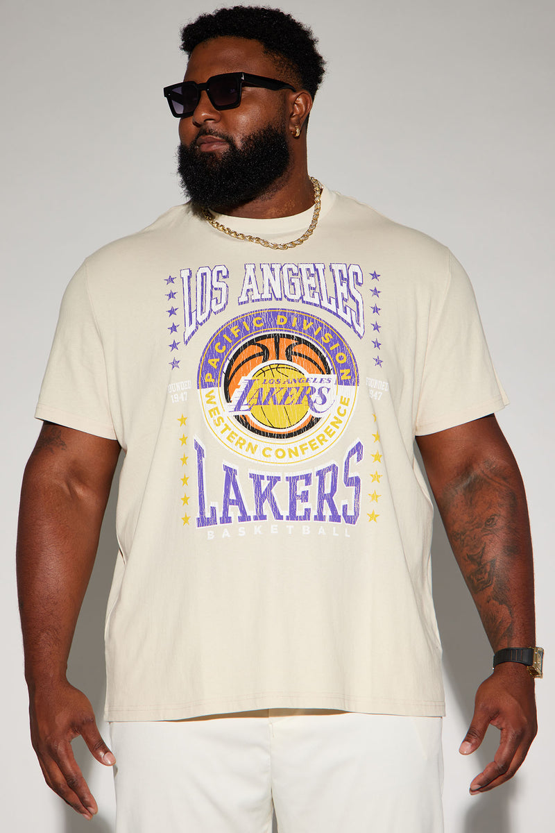 Men's Lakers Pick and Roll Short Sleeve Tee Shirt Print in Black Size Small by Fashion Nova