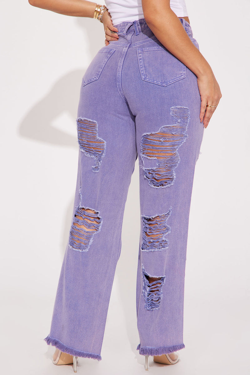 PURPLE BRAND offers stylish ripped jeans with a wide range of designs,  sizes, and fits. Their jeans showcase a trendy and edgy look, perf