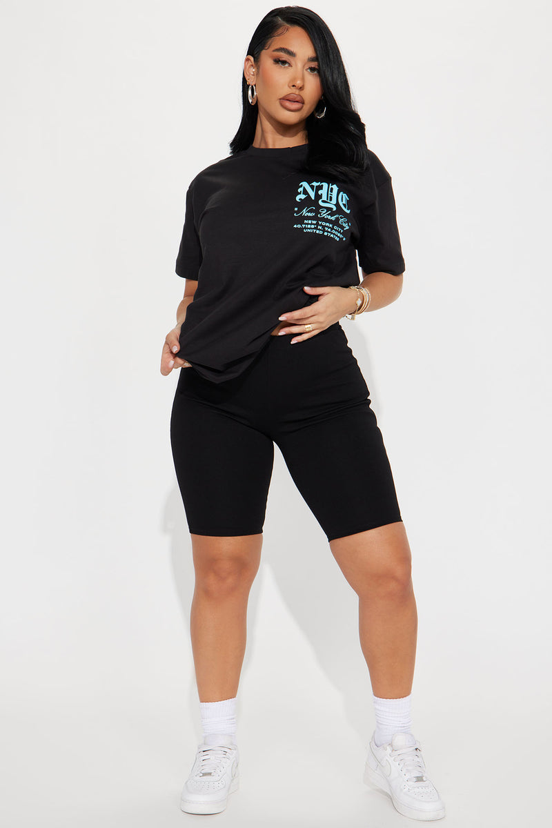 Women's New York Never Sleeps T-Shirt Print in Black Size XL by Fashion Nova