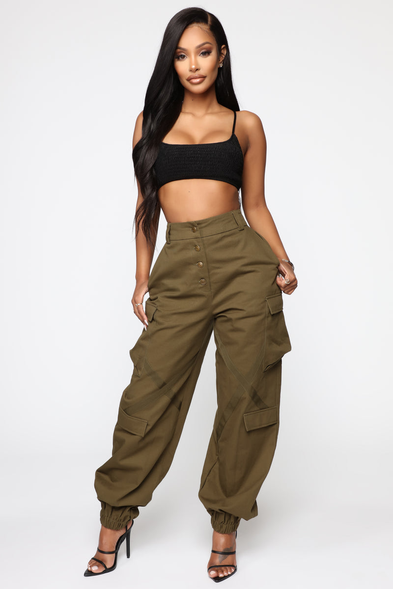 How to Wear Cargo Pants 21 Outfit Ideas for Girls  Women cargo pants, Women  cargo pants outfit, Clothes