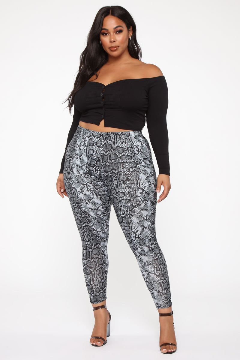 Plus Size Snake Print Leggings - Black