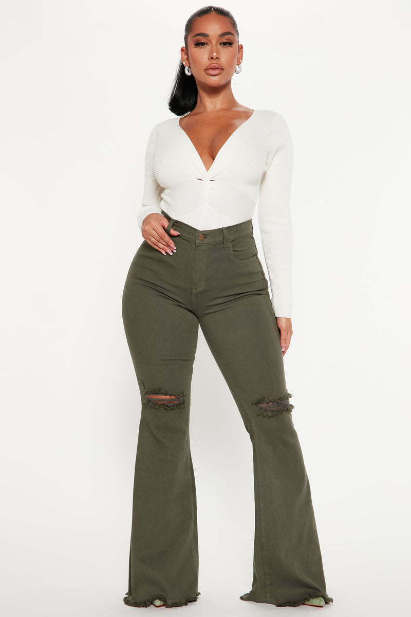Conshvi Women's Mid Waisted Bell Bottom Jeans Stretchy Loose Fit Flare  Jeans Raw Hem Olive Green Denim Pants, Green, Small at  Women's Jeans  store