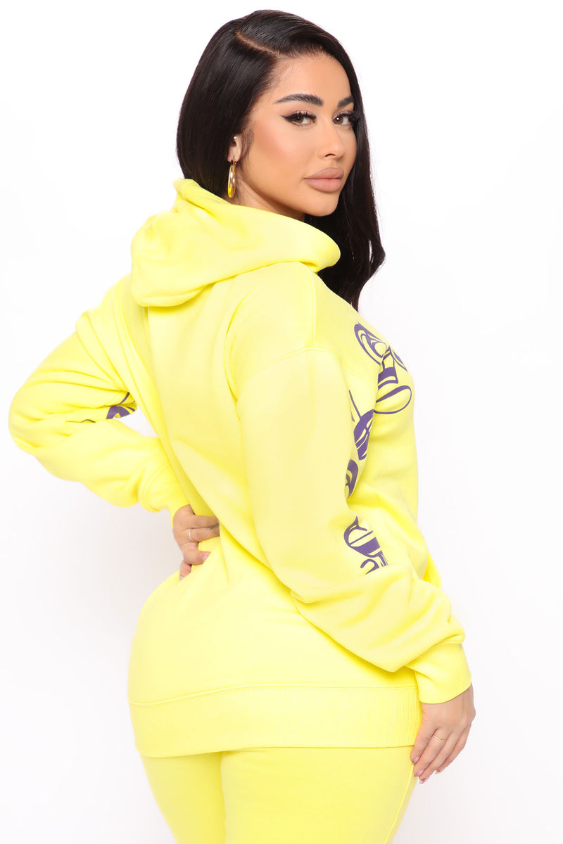 LOS ANGELES LAKERS OLD ENGLISH LOGO HOODIE (YELLOW)