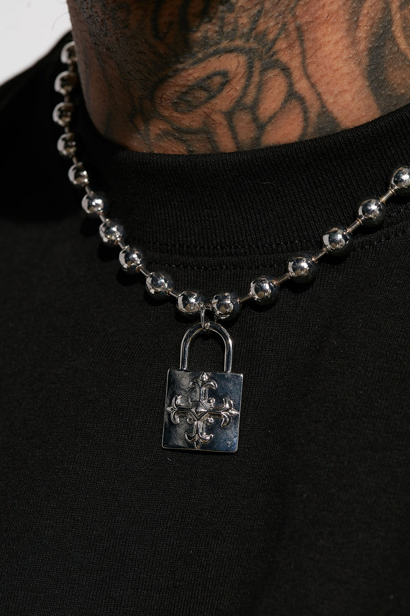Fashion Nova Men's Lock Me Up Pendant Chain Necklace