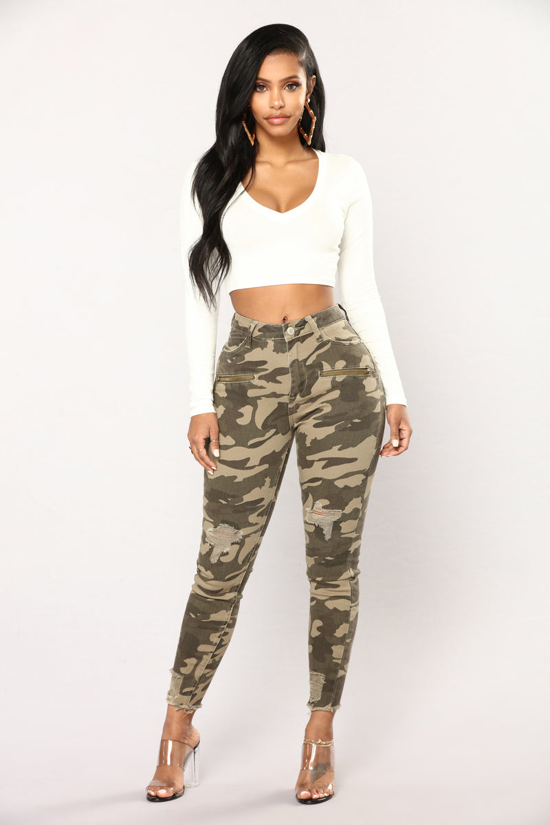 Camo skinny jeans outlet outfit