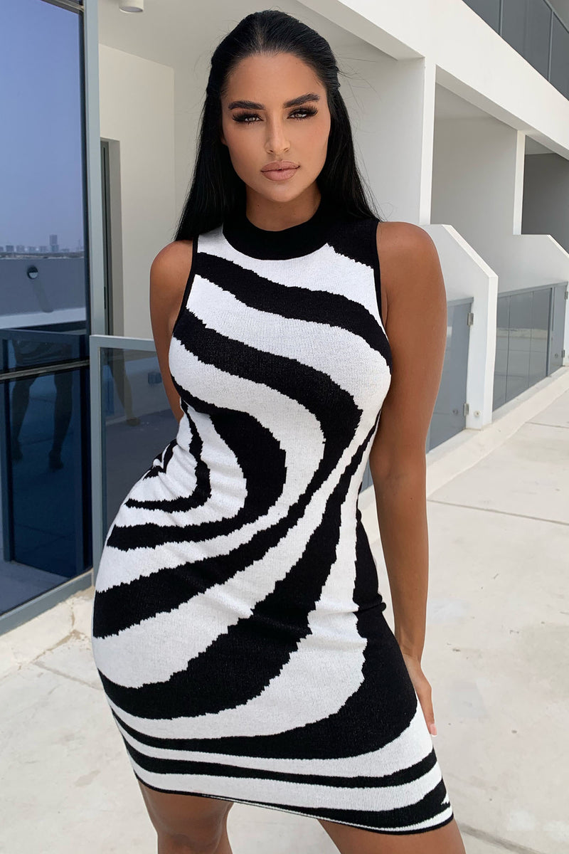 Pull Up On Scene Midi Dress Black White