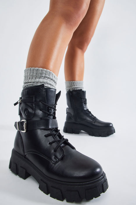 Combat boots clearance fashion nova