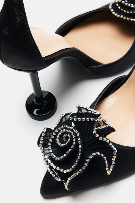 Zapatillas negras básicas  Fashion nova shoes, Shoes heels prom, Heels