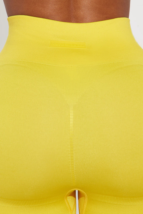 SEAMLESS BIKE SHORTS - Neon yellow