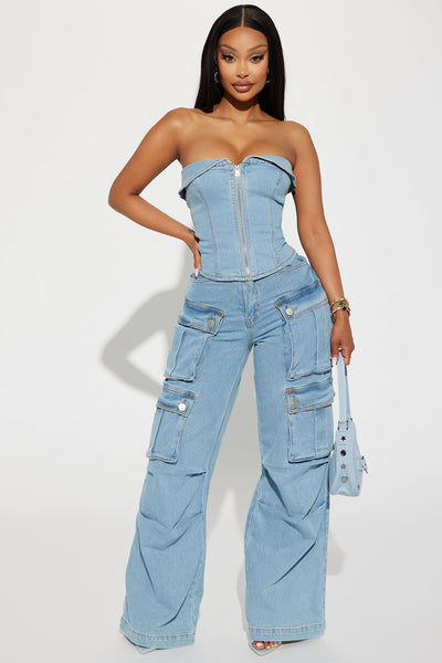 Restocked ~ The Curvy Babe Jean, very stretchy, order a size down Ciera  wears size M