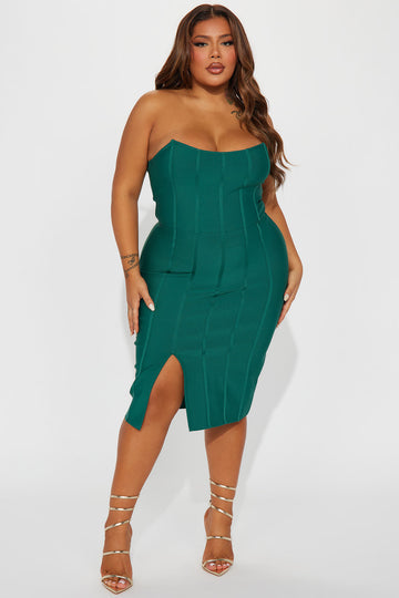 Final Sale Plus Size Off The Shoulder Criss-Cross BodyCon Dress in Fuc –  Chic And Curvy