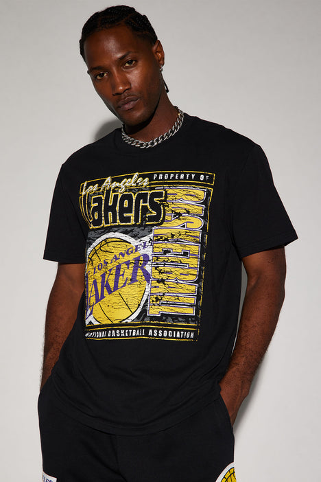Men's Lakers Pick and Roll Short Sleeve Tee Shirt Print in Black Size Small by Fashion Nova