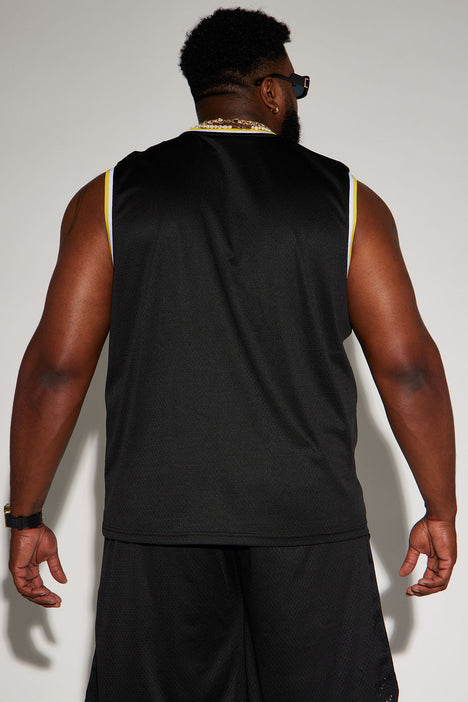 Men's Lakers Behind The Back Mesh Shorts in Black/Yellow Size Small by Fashion Nova