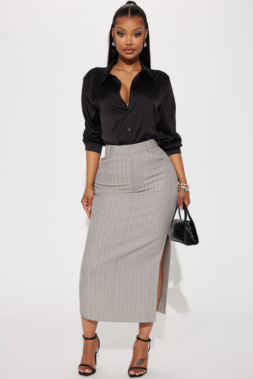 Classy Pencil Skirt Outfits - the gray details