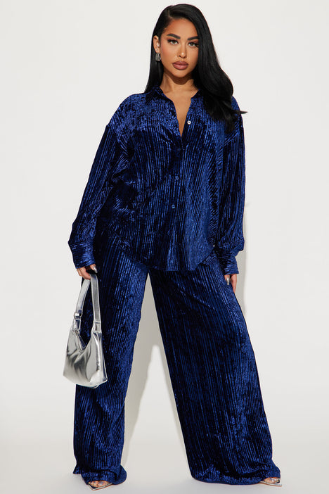 Shop Hand Embellished Velvet Cape & Pants Set – Taroob® Official Site