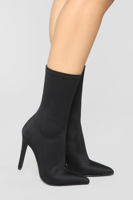 Black booties sales fashion nova