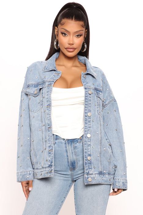 Fashion Nova All Fired Up Cropped Denim Jacket worn by Hannah Wright as  seen in Love Island (S05E18) | Spotern