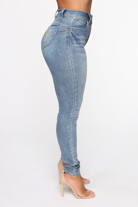 Womens Tobi High Rise Mom Jeans in Medium Blue Wash size 1X by Fashion Nova