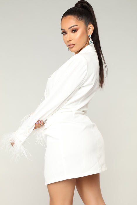 Fashion nova clearance feather robe