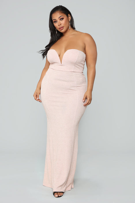 Got all dolled up in this Fashion Nova dress for elegant night : r/PlusSize