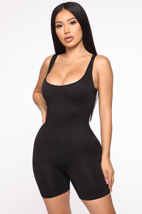 Styling our Snatched Shapewear bodysuit in black #shapely