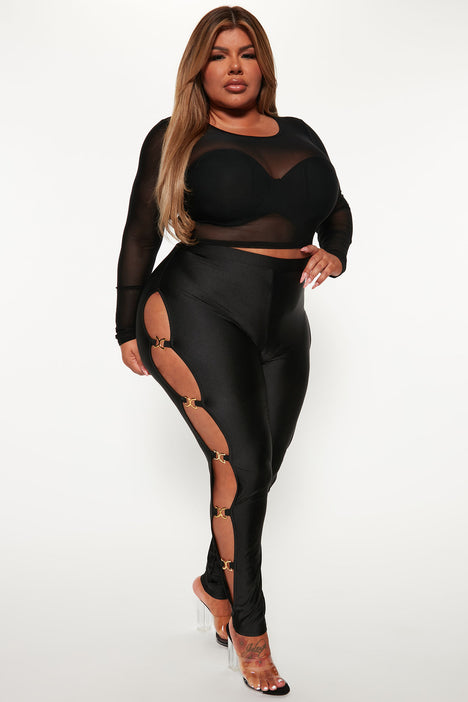 Fashion Nova is selling £23 suspender-style cut-out leggings that