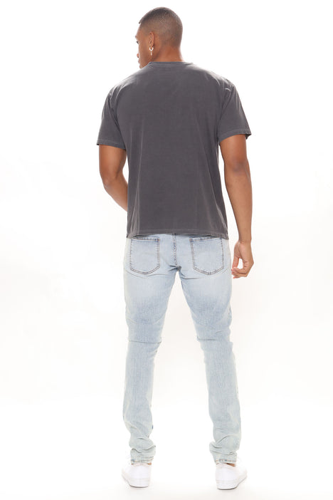 Men's Los Angeles in The Field Short Sleeve Tee Shirt Print in Black Size 3XL by Fashion Nova
