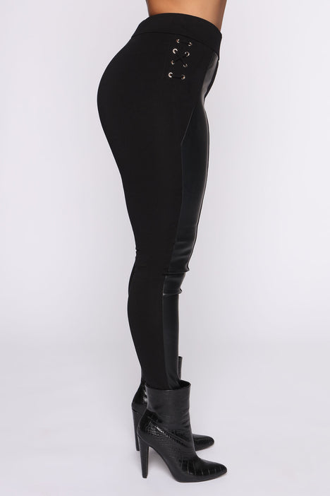 Liquid, faux leather leggings with contrasting black, knit fabric and two  side pockets. 90% polyester and 10% elastane. Sold in packs of six - 2 S/M,  2 M/L, 2 L/XL., 734955