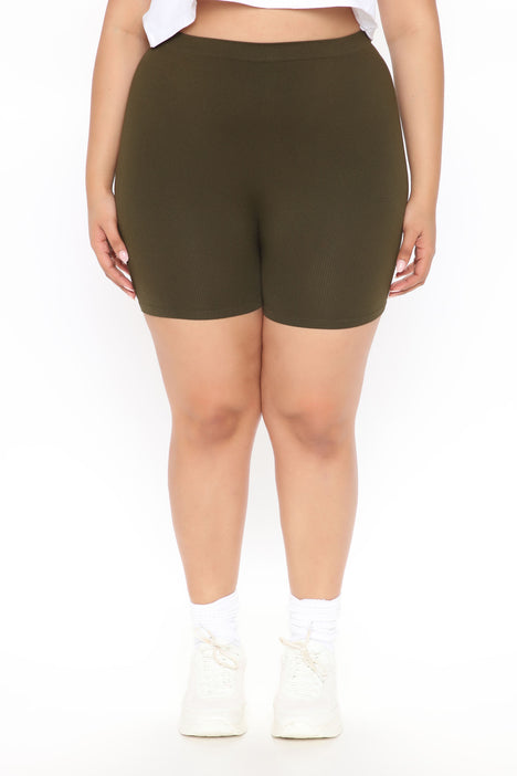 Uncomplicated Seamless Shorts - Olive
