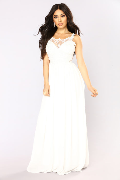 White dresses on fashion hot sale nova