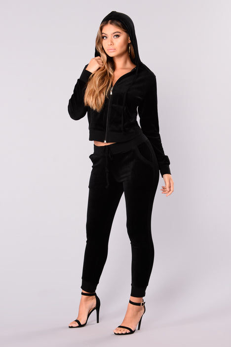 Fashion nova velvet on sale tracksuit