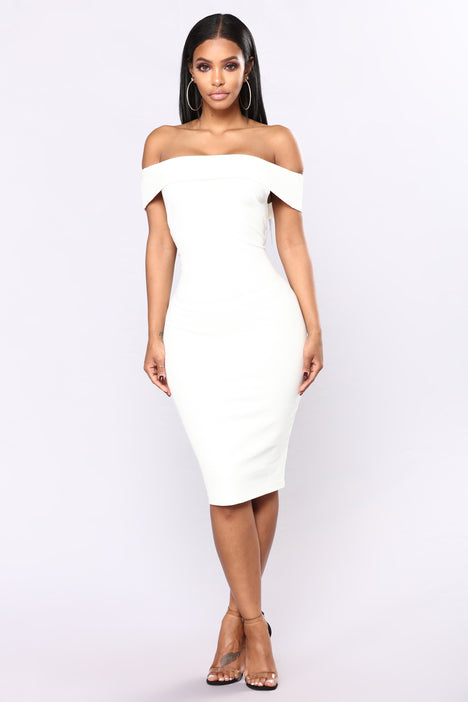 Fashion nova 2024 cold shoulder dress