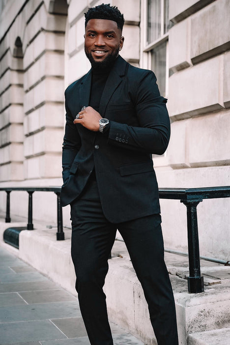 Men in black @NovaMEN by @FashionNova 🔎 The modern stretch suit jacket -  Black 🔎 The modern stretch suit trousers - black. �